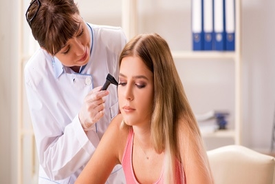 Pregled lekara i ispiranje ušiju